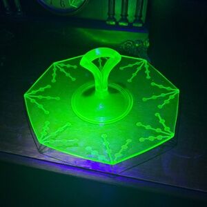 1930s Uranium Glow Tidbit Sandwich Snack/Cookie Server Tray Plate W/Handle 10”.
